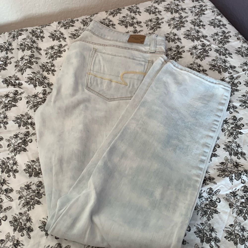 AE stretch light wash distressed jeans